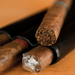 Cigarros Dominicanos: Explora la excelencia tabacalera con nuestra selección premium.